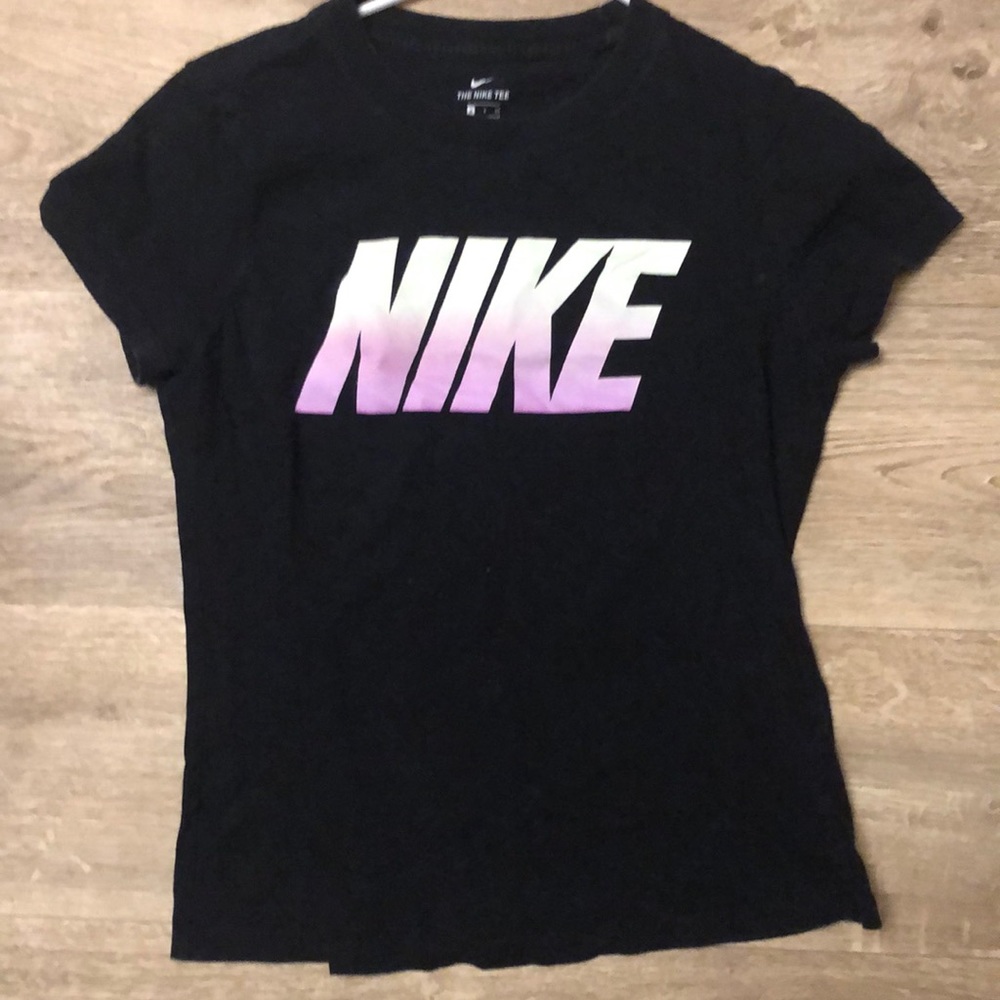 Women’s NIKE tshirt